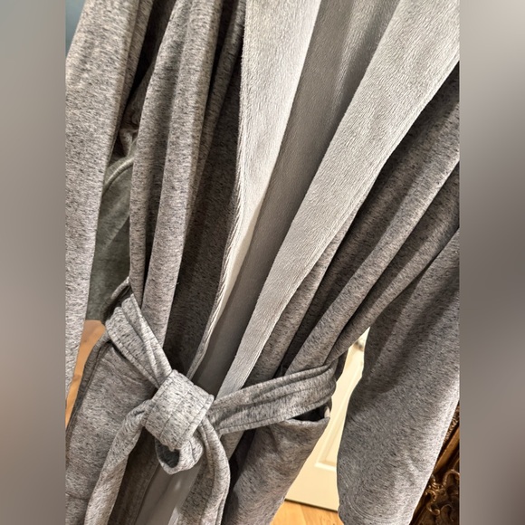 UGG Heather Gray women’s Robe - Picture 3 of 3